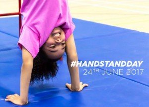 Stattu á höndum dagurinn