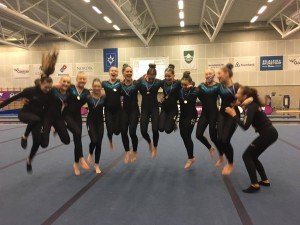 Hoppandi kátar með sigurinn