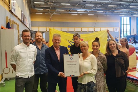 Stjórn & skrifstofustjóri tóku á móti viðurkenningunni fyrir hönd FIMAK